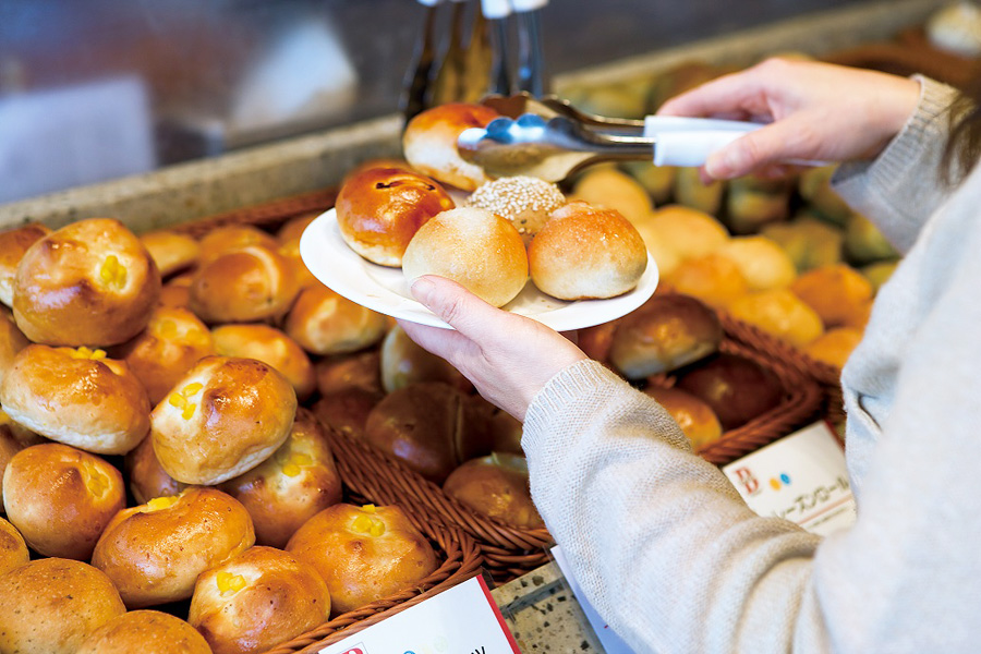 池袋 焼きたてパン食べ放題も おすすめカフェランチ16選 レッツエンジョイ東京